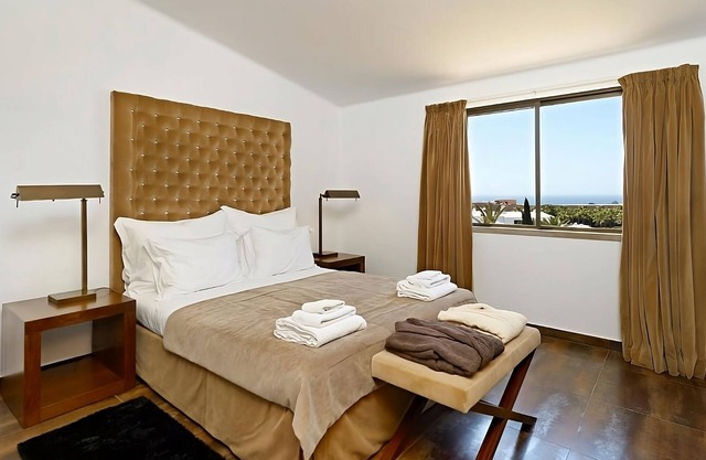 Spacious 2BR Apartment with Private Balcony & Kitchen! Pools, Beach Access!