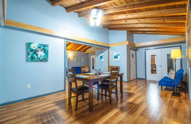 Spacious 2BR Orlando Getaway Comfort + Pets