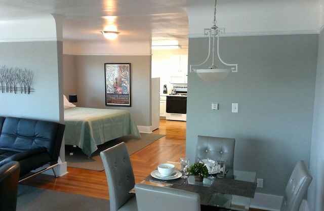 Spacious 2nd Story Flat. Middle of Town