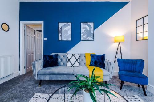 Spacious 3-Bed home in Manchester by 53 Degrees Property, Ideal for Business & Long-term Stays - Sleeps 9!