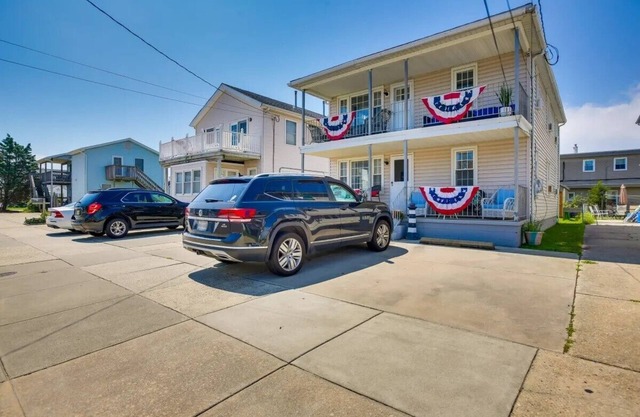 Spacious 3-bedroom a 1FLR Unit in beautiful North Wildwood. Perfect Location!