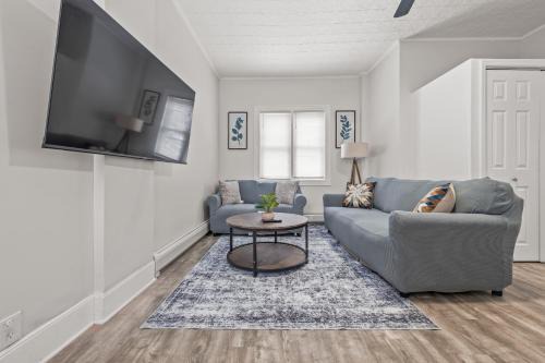 Spacious 3-Bedroom Apartment near NYC - 15min to Times Square, Empire State Building, Central Park, Statue of Liberty