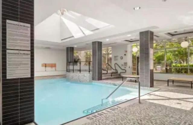 Spacious 3 bedroom 2 bathroom condo in the heart of Mississauga w/parking!