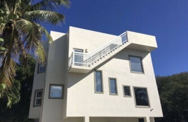 Spacious 3 bedroom house with AC, WiFi in serene Key Largo