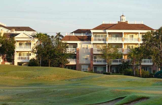 Spacious 3 Bedroom unit with pool/water park, golf, 20 minutes to theme parks