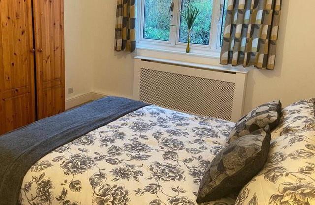 Spacious 3 bedroomed house with street parking