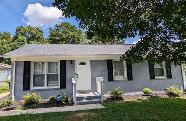 Spacious 3 BR near Airport
