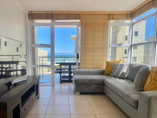 Spacious 3Bed 2bath Beachfront Apartment