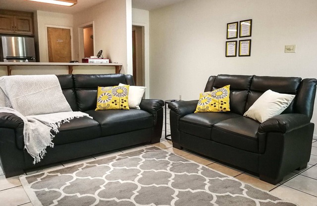 Spacious 3BR/3BA Retreat Near Baylor & Downtown!