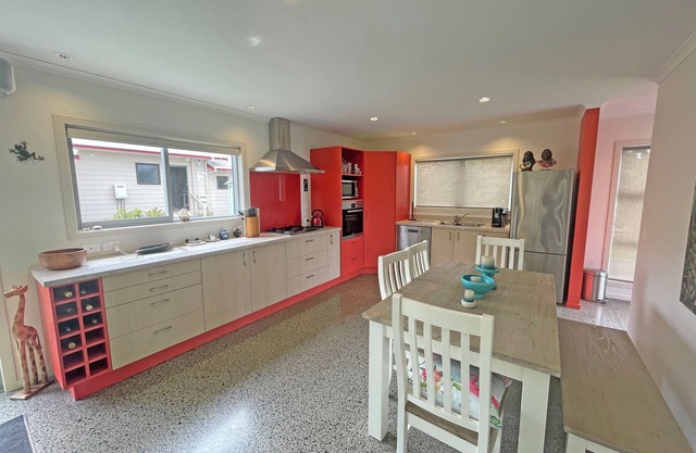 Spacious 3BR Beach House Near the Park