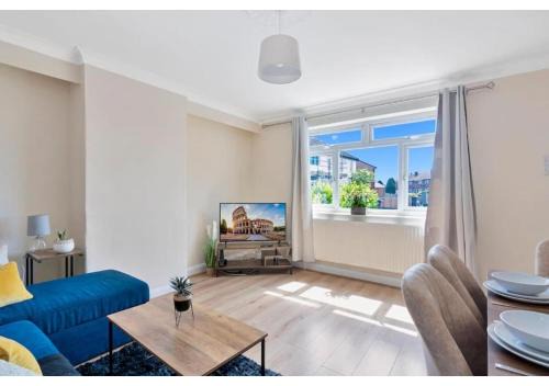 Spacious 3BR House in Enfield North London with Garden, Ideal for Contractors and Relocators