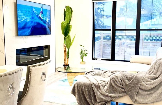 Spacious 3Story,3bedroom,Pets Park,Near UofA&more attractions.Luxury starts here