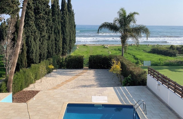 Spacious 4-bedroom villa in quiet Perivolia Larnakas