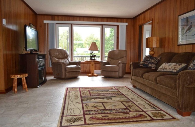 Spacious 4-Bedroom Family Friendly Cottage
