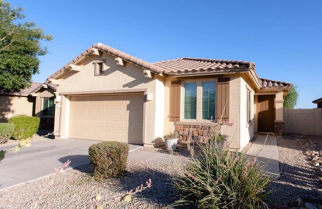 Spacious 4-bedroom house in amazing El Mirage with AC