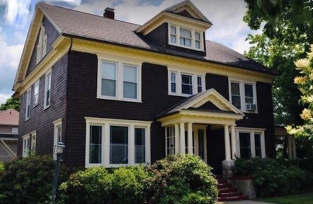 Spacious 4-bedroom house in charming Oneonta with AC, WiFi