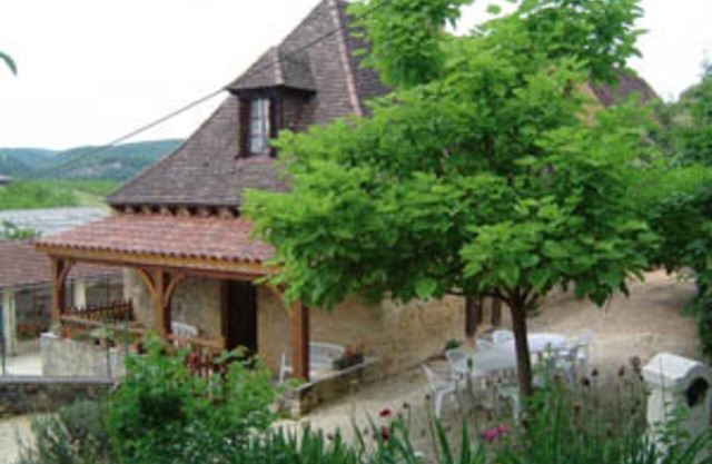Spacious 4-bedroom house with fireplace near Domme and Sarlat