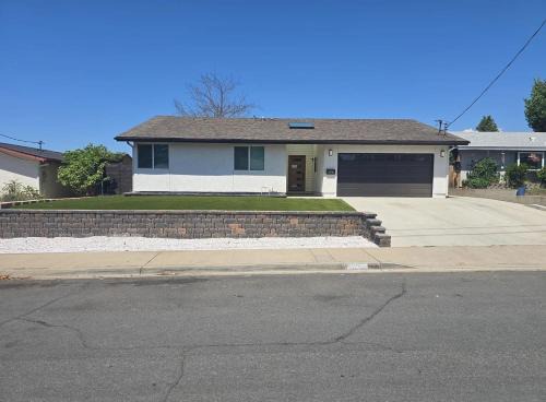 Spacious 4-bedroom house in awesome El Cajon with AC