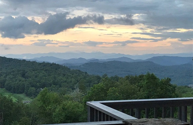 Spacious 4 Bedroom Sleeps 12 Luxury Mountaintop Home