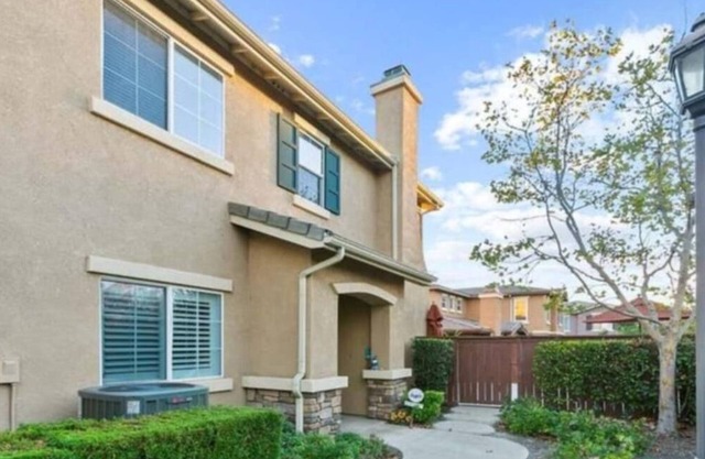 Spacious 4-bedroom townhome with Pool, WiFi, AC in marvelous Murrieta