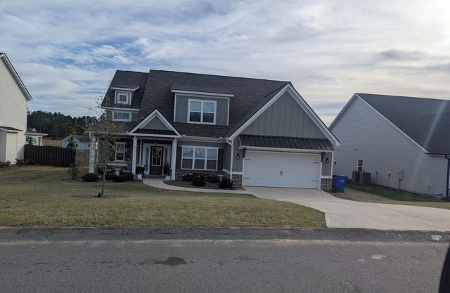 Spacious 4-bedroom house with WiFi and AC 20 minutes from the masters!