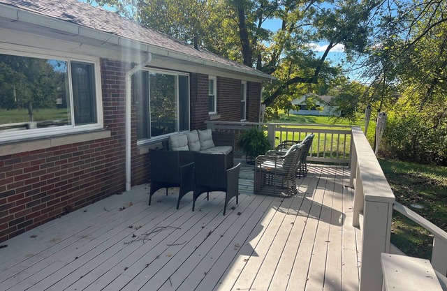 Spacious 4-bedroom house in charming North Canton with AC, WiFi
