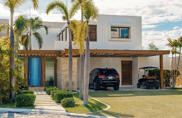 Spacious 4-bedroom villa with WiFi, AC in charming Cap Cana, Punta Cana