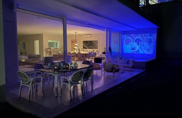 Spacious 4-bedroom villa with WiFi, AC in charming Cancún