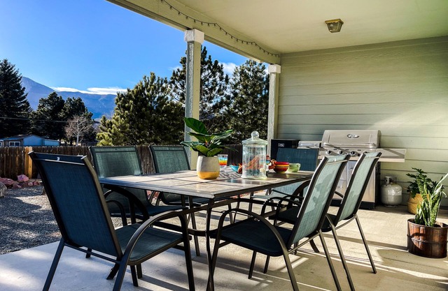 Spacious - 4200 sq ft Family Friendly Home near Hearth House