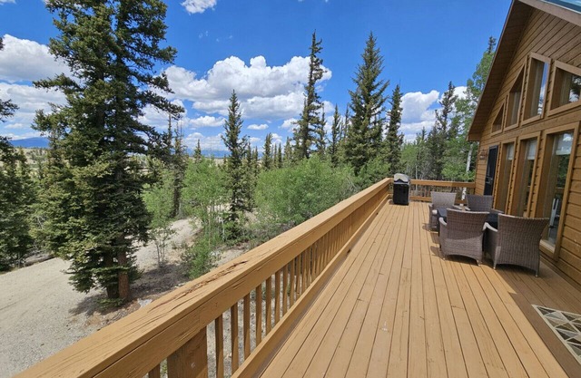 Spacious 4BR Cabin | 2 Living Areas | Deck w/Grill