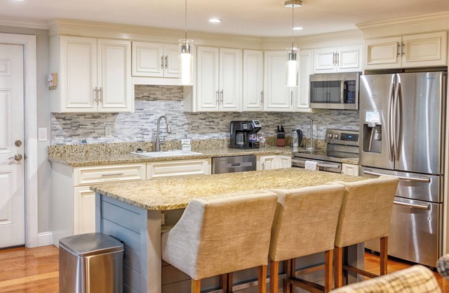 Spacious 5-bedroom house with Backyard Fun