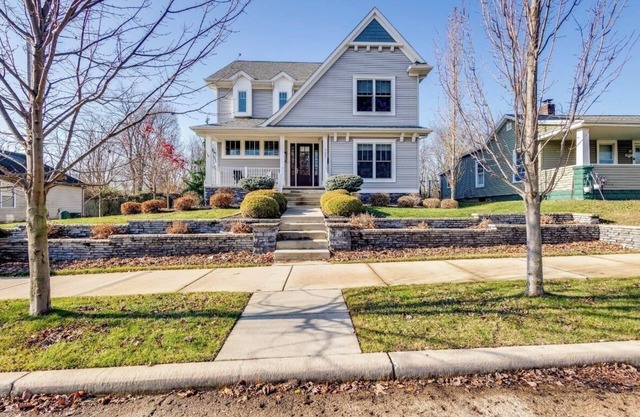 Spacious 5-bedroom house with hot tub and theatre room in charming South Bend