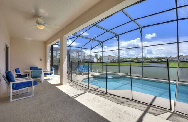 Spacious 5-bedroom house with south facing pool and spa