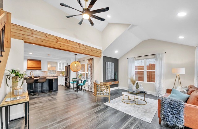 Spacious 5-bedroom Luxury house seconds from Atlanta Airport with All Amenities