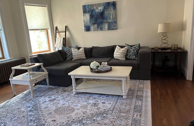 Spacious 5-bedroom 3.5 bath house in Cape Charles Historic District-PET FRIENDLY