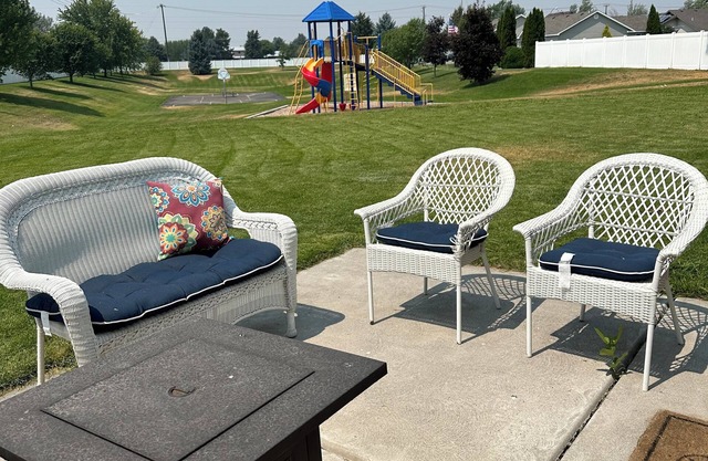 Spacious 5-bedroom house with hot tub, WiFi, and 80 inch big screen TV