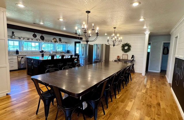 Spacious 5-bedroom farmhouse, Horse Drawn Wagon Rides, Fishing,Game Room