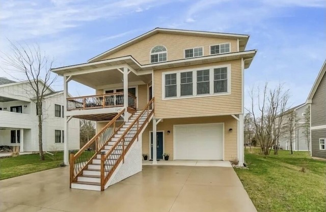 Spacious 5 BR home with views of Lake Michigan and access to beach via stairway.