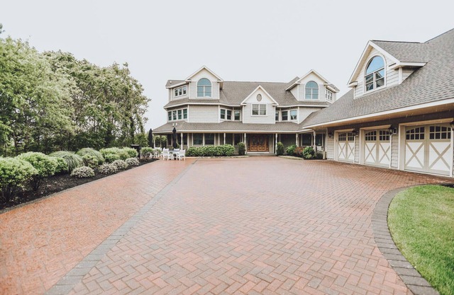 Spacious 6 Bedroom Waterfront Villa in Lower Township with AC, WiFi