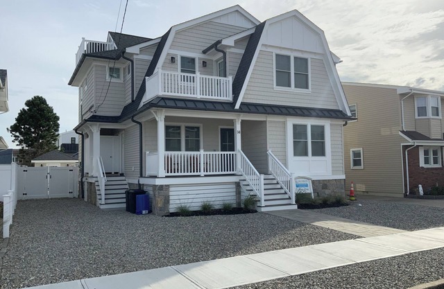 Spacious 6-bedroom house 7 from the ocean with heated built in pool