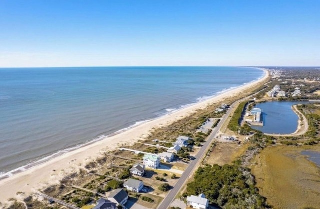 Spacious 6-bedroom Oceanfront home! Pet Friendly! Sleeps 14!