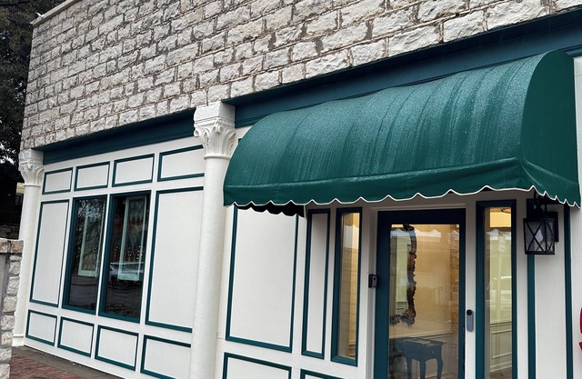 Spacious 6-bedroom remodeled historic cottage steps to Granbury Square. Fab!