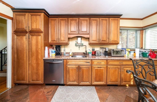 Spacious 6-bedroom house in safe neighborhood near NYC