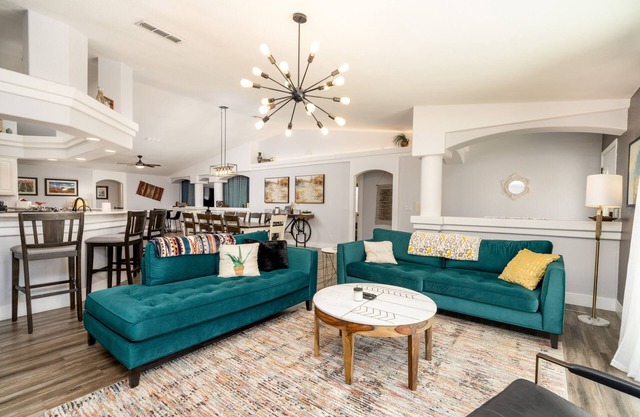 Spacious 7 bedroom Pool Home for Families & Retreats in the Heart of Lake Havasu