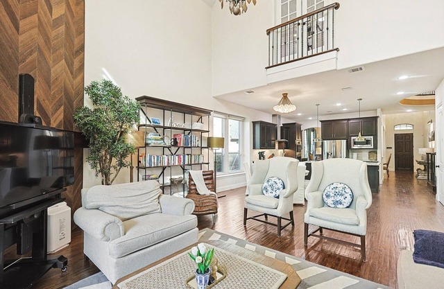 Spacious 7 beds house with fire pit, home theater, fitness room