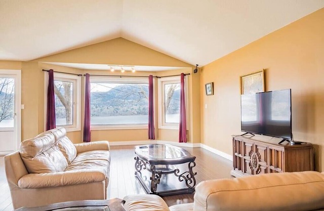 Spacious 7BD&3BA House near Okanagan falls