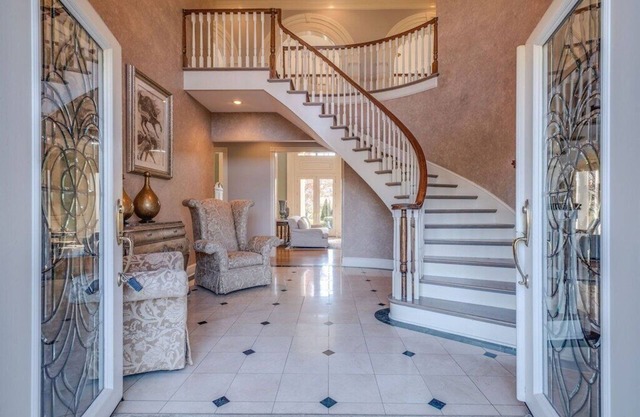Spacious 8-Bedroom Retreat Near Nashville – Perfect for Groups & Gatherings!