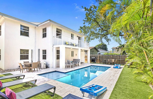 Spacious 8-bedroom house in Delray Beach Steps From Atlantic Av. Heated Pool.