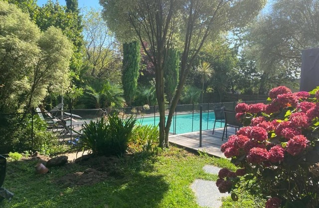 Spacious and bright house, terraces, swimming pool, close to beaches