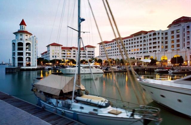Spacious & Airy Luxury Home @ Straits Quay